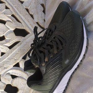 New WHITIN Size 39 Women's Green Sneakers